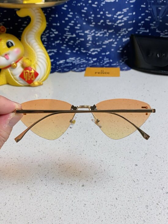 Women\'s Sunglasses FENDI Sunglasses main image 4